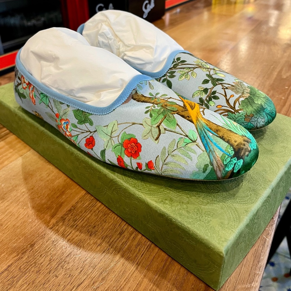 100% Authentic Gucci silk slippers